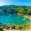 Waar en wanneer kunt u zwemmen op Corfu: zeetemperatuur van maand tot maand