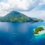 Waar en wanneer kunt u zwemmen op de Molukken: zeetemperatuur van maand tot maand