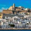 Waar en wanneer kunt u zwemmen op Ibiza: zeetemperatuur van maand tot maand